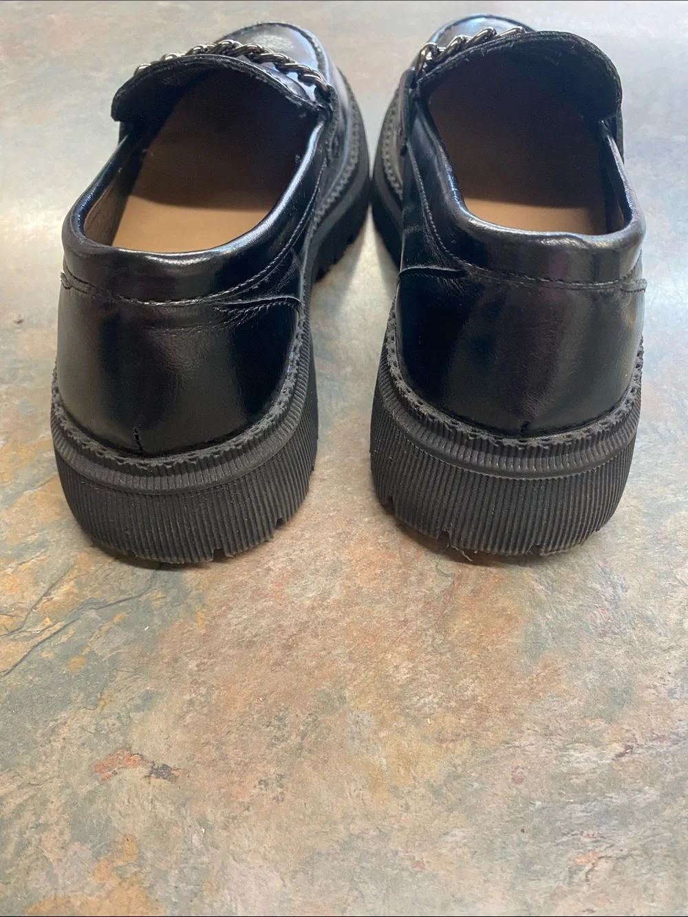 Daisy Fuentes Black Patent Chain-Trim Kid Girls' Loafers